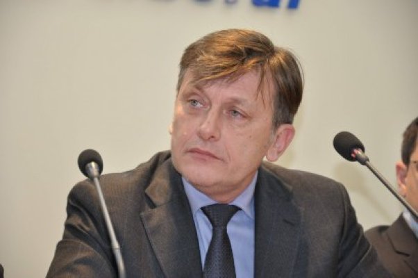 CCR a decis: Crin Antonescu este preşedinte interimar al României